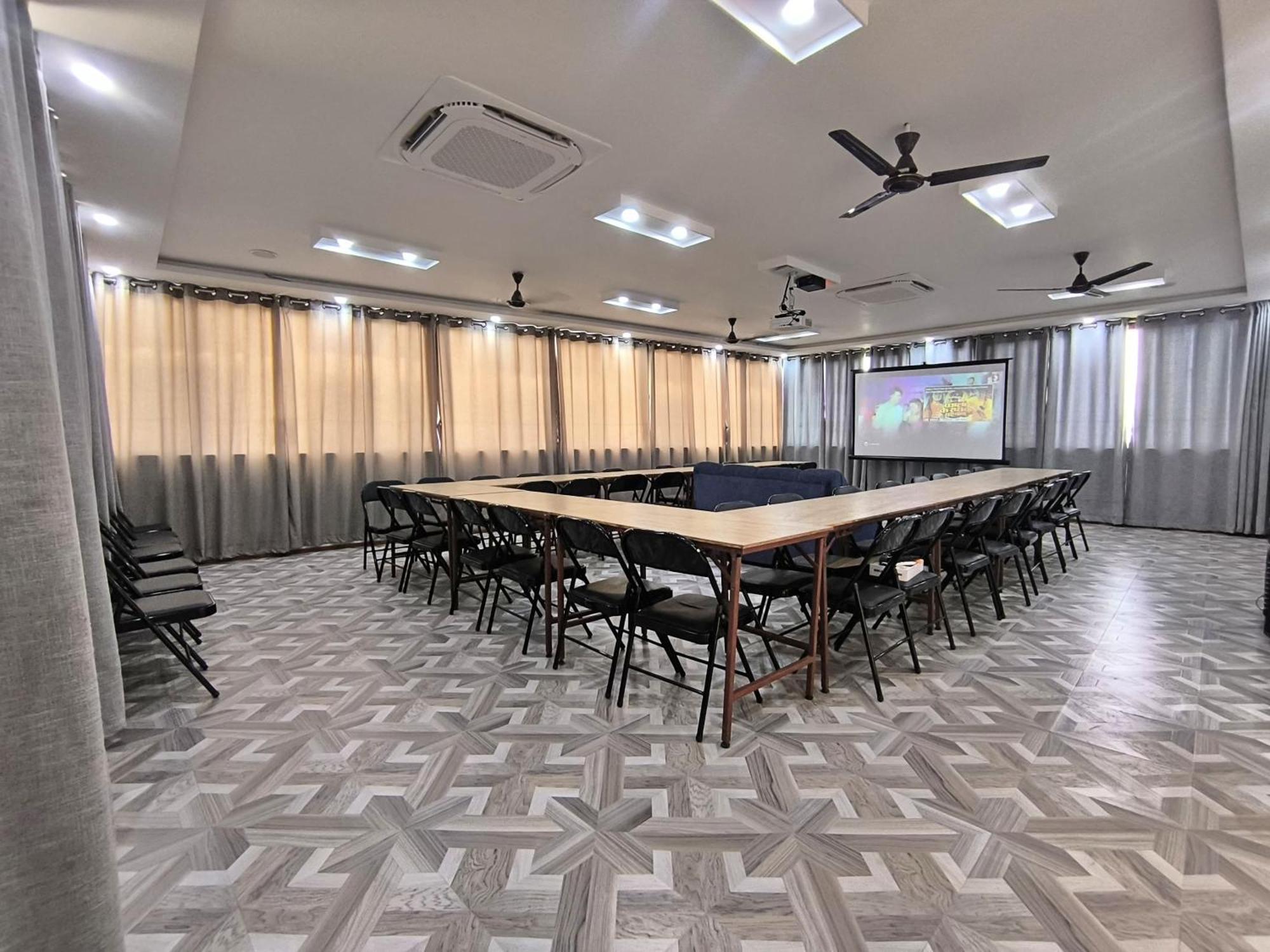 Hotel Peaceland Lumbini Екстериор снимка