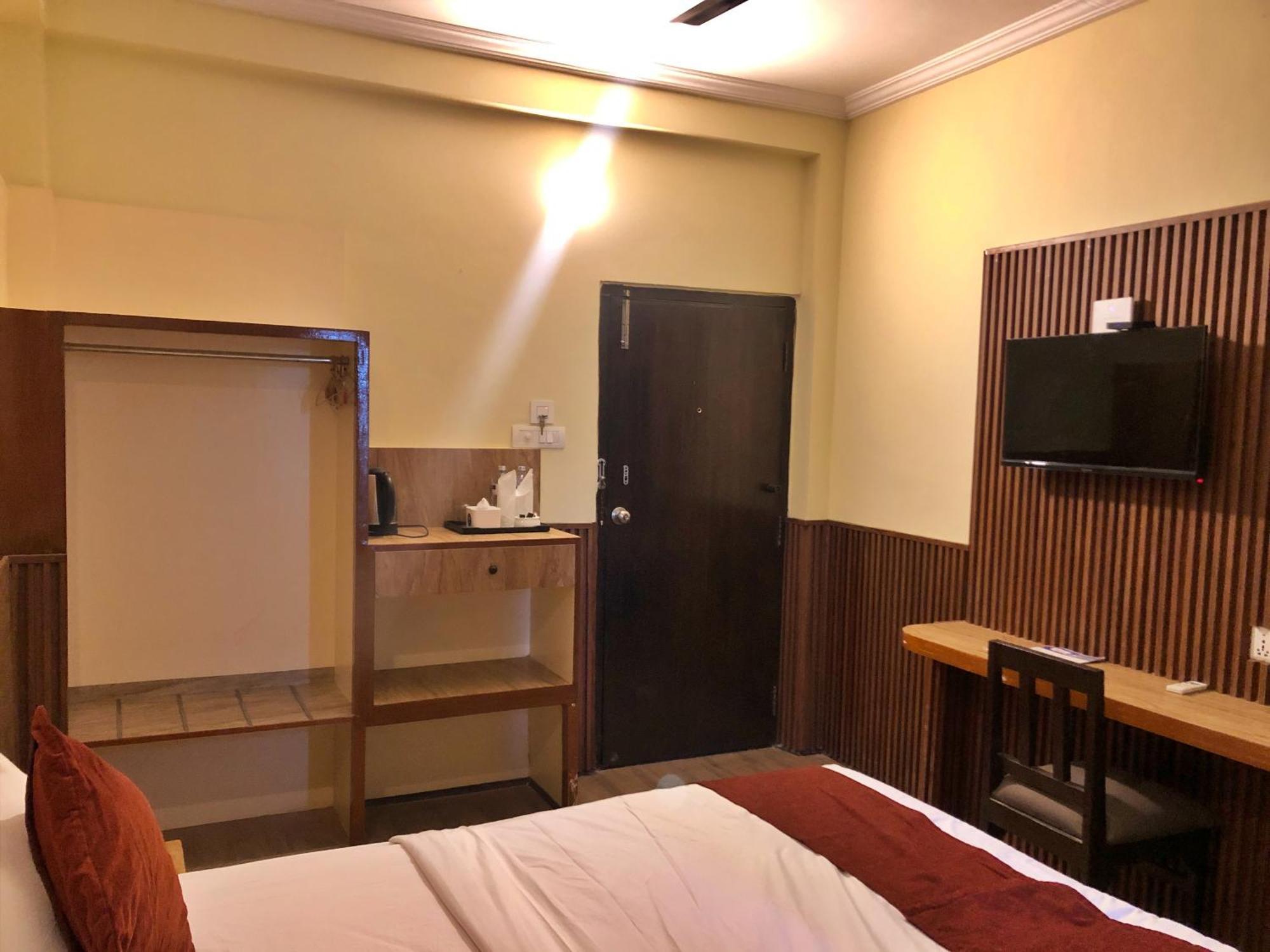 Hotel Peaceland Lumbini Екстериор снимка